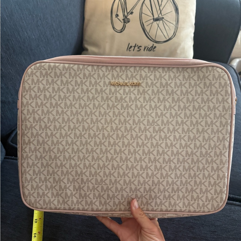 Michael Kors’s laptop case